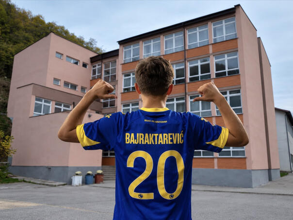 Škola u Srebrenici dres reprezentacije BiH proglasila “uvredljivim” - featured image Škola u Srebrenici dres reprezentacije BiH proglasila “uvredljivim” - featured image