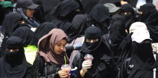 Država zvanično zabranila burke i nikabe u školama, ograničen je i broj stranih učenika - featured image