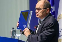 Schmidt: ‘Naredne godine će Dodik pokušati podijeliti BiH. Morat će se reagovati jasno i čvrsto!’ Schmidt: 'Naredne godine će Dodik pokušati podijeliti BiH. Morat će se reagovati jasno i čvrsto!' - featured image