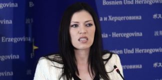 Sanja Vulić izazvala burne reakcije: „Odbranili smo RS od migranata i islamskog radikalizma“ Sanja Vulić izazvala burne reakcije: „Odbranili smo RS od migranata i islamskog radikalizma“ - featured image