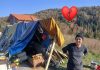 💔 KAKO JE MOGUĆE DA JEDNA MAJKA U 21. VIJEKU ŽIVI U ŠATORU?
