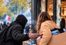 „KO TI JE REKAO DA SAM MUSLIMANKA?“: Neobična rasprava tokom protesta u Francuskoj! „KO TI JE REKAO DA SAM MUSLIMANKA?“: Neobična rasprava tokom protesta u Francuskoj! - featured image