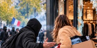 „KO TI JE REKAO DA SAM MUSLIMANKA?“: Neobična rasprava tokom protesta u Francuskoj! - featured image