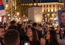 BANJALUKA SLAVI VUČIĆEV PORAZ: Imaju poruku i za Mileta.. - featured image