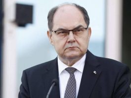 Schmidt DRAMATIČNO UPOZORAVA: “Dodik bi MOGAO KRENUTI u OTCJEPLJENJE! Slijedi KONAČNI OBRAČUN!” Schmidt DRAMATIČNO UPOZORAVA: “Dodik bi MOGAO KRENUTI u OTCJEPLJENJE! Slijedi KONAČNI OBRAČUN!” - featured image