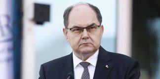 Schmidt DRAMATIČNO UPOZORAVA: “Dodik bi MOGAO KRENUTI u OTCJEPLJENJE! Slijedi KONAČNI OBRAČUN!” Schmidt DRAMATIČNO UPOZORAVA: “Dodik bi MOGAO KRENUTI u OTCJEPLJENJE! Slijedi KONAČNI OBRAČUN!” - featured image