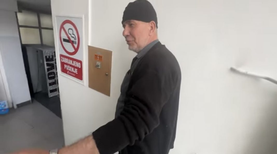 Lijepe vijesti: Hafiz Husejn-ef. Čajlaković konačno stigao kući iz zeničke bolnice, porodica ga dočekala uz baklavu - featured image Lijepe vijesti: Hafiz Husejn-ef. Čajlaković konačno stigao kući iz zeničke bolnice, porodica ga dočekala uz baklavu - featured image