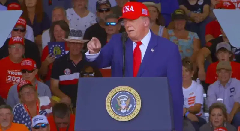 “Znate li gdje se ljudi tako zovu”: Donald Trump ismijavao ime Muhamed - featured image “Znate li gdje se ljudi tako zovu”: Donald Trump ismijavao ime Muhamed - featured image