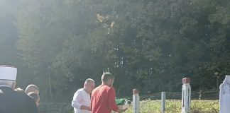 DA TI SRCE PUKNE: Otac nosi mali tabut svog sina, oproštaj koji slama srca - featured image