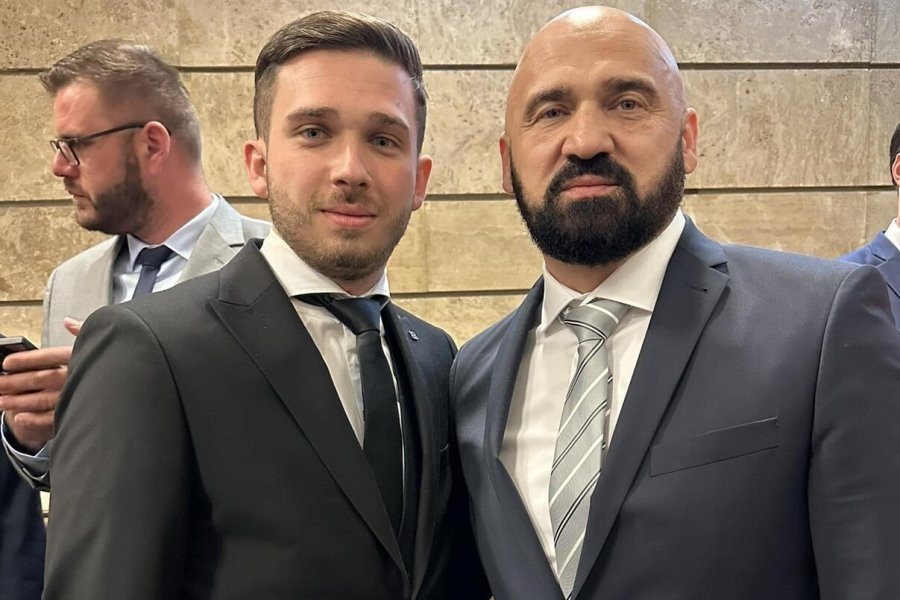 RAMO ISAK I SINOVI NA IZBORIMA: Koliko su glasova osvojili Ramo, Rusmir i Arnel? - featured image RAMO ISAK I SINOVI NA IZBORIMA: Koliko su glasova osvojili Ramo, Rusmir i Arnel? - featured image