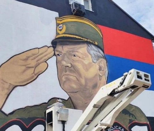 Mladićev mural osvanuo u još jednom bh. gradu Mladićev mural osvanuo u još jednom bh. gradu - featured image