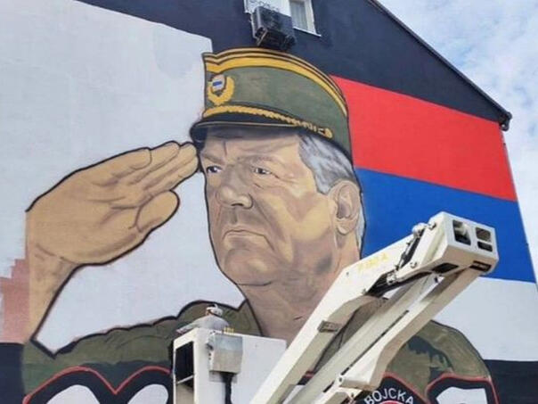 Mladićev mural osvanuo u još jednom bh. gradu - featured image Mladićev mural osvanuo u još jednom bh. gradu - featured image