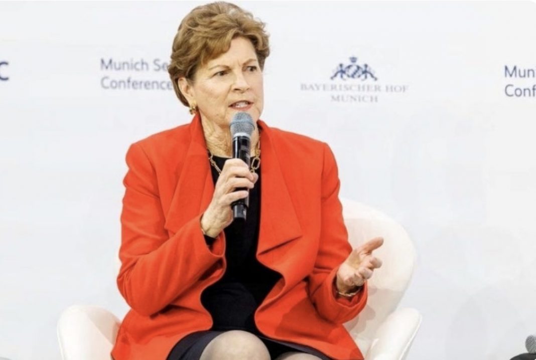 AMERIČKA SENATORICA BEZ DLAKE NA JEZIKU NAKON SREBRENICE: “Zabrinjava me kada SAD daju legitimitet snagama koje podrivaju Dejton…” - featured image AMERIČKA SENATORICA BEZ DLAKE NA JEZIKU NAKON SREBRENICE: “Zabrinjava me kada SAD daju legitimitet snagama koje podrivaju Dejton…” - featured image