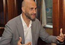 Efendija Velić podijelio emotivnu priču o Džekinom oproštaju: Njegov sin dobio dres Efendija Velić podijelio emotivnu priču o Džekinom oproštaju: Njegov sin dobio dres - featured image