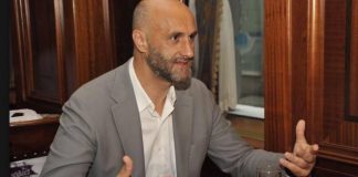 Efendija Velić podijelio emotivnu priču o Džekinom oproštaju: Njegov sin dobio dres - featured image