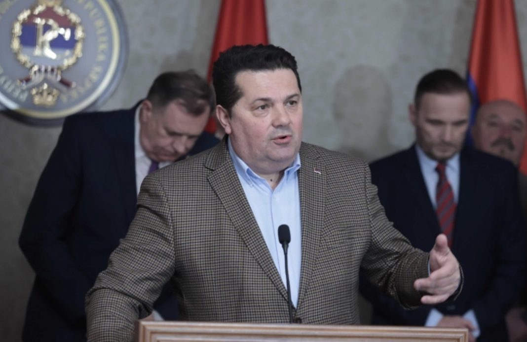 SKANDALOZNE UVREDE NENADA STEVANDIĆA: Konakoviću poručio da će proći kao “El-Mudžahedin”, Dodik se smijao…(VIDEO) - featured image
