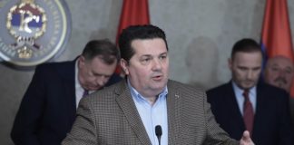SKANDALOZNE UVREDE NENADA STEVANDIĆA: Konakoviću poručio da će proći kao “El-Mudžahedin”, Dodik se smijao…(VIDEO) SKANDALOZNE UVREDE NENADA STEVANDIĆA: Konakoviću poručio da će proći kao “El-Mudžahedin”, Dodik se smijao…(VIDEO) - featured image