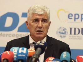 ČOVIĆ PRIPREMA PAKLEN PLAN NA ŠTETU BOŠNJAKA: HDZ BiH će u pregovorima zatražiti još jedno državno ministarstvo… ČOVIĆ PRIPREMA PAKLEN PLAN NA ŠTETU BOŠNJAKA: HDZ BiH će u pregovorima zatražiti još jedno državno ministarstvo… - featured image