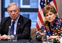 Poruka iz Srebrenice ZATRESLA BiH! AMERIČKI SENATORI u Potočarima! HITNA ISTRAGA zbog… Poruka iz Srebrenice ZATRESLA BiH! AMERIČKI SENATORI u Potočarima! HITNA ISTRAGA zbog… - featured image