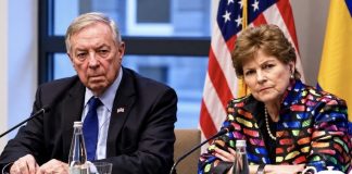 Poruka iz Srebrenice ZATRESLA BiH! AMERIČKI SENATORI u Potočarima! HITNA ISTRAGA zbog… - featured image