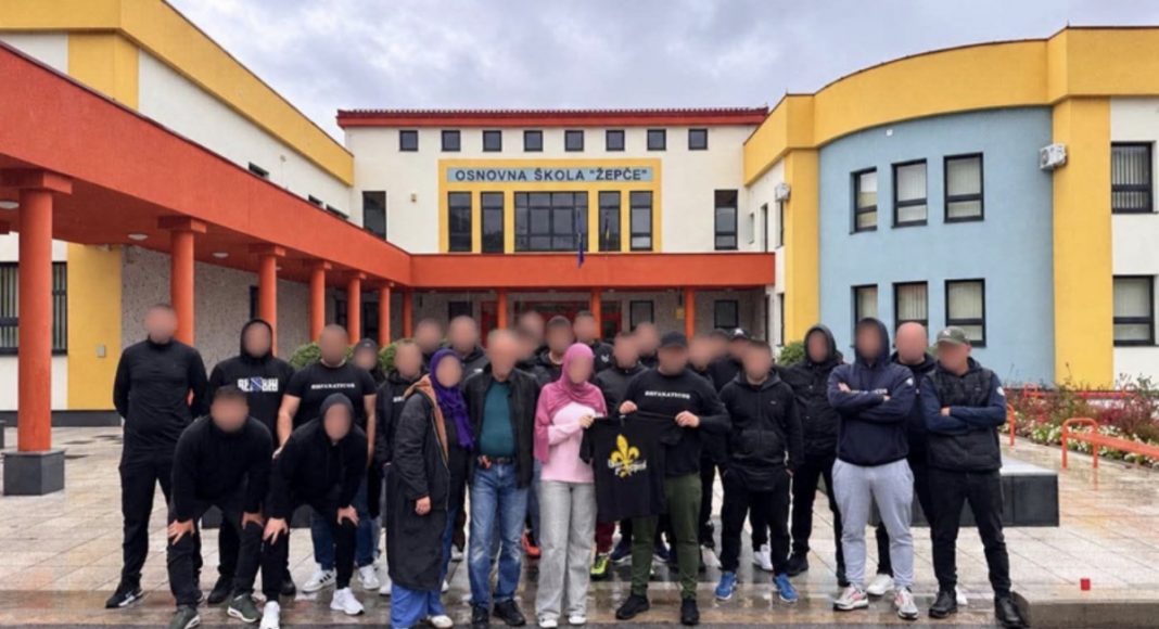 BH Fanaticosi u Žepču posjetili djevojčicu kojoj su skidali hidžab: Sva djeca trebaju biti jednaka i zaštićena! - featured image BH Fanaticosi u Žepču posjetili djevojčicu kojoj su skidali hidžab: Sva djeca trebaju biti jednaka i zaštićena! - featured image