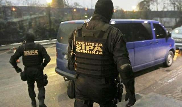 HAPSI SVE: U akciji SIPA-e uhapšena četiri službenika - featured image HAPSI SVE: U akciji SIPA-e uhapšena četiri službenika - featured image