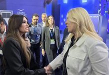 Muk u Banjoj Luci: Željka Cvijanović šuti nakon afere s Trumpovom saveznicom, fotografija ponovo u centru pažnje Muk u Banjoj Luci: Željka Cvijanović šuti nakon afere s Trumpovom saveznicom, fotografija ponovo u centru pažnje - featured image