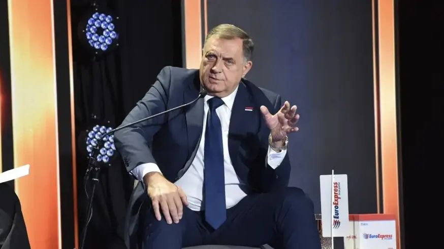 DODIK U POTPUNOSTI PONIZIO VUČIĆA: “Moramo da budemo uz…” - featured image DODIK U POTPUNOSTI PONIZIO VUČIĆA: “Moramo da budemo uz…” - featured image