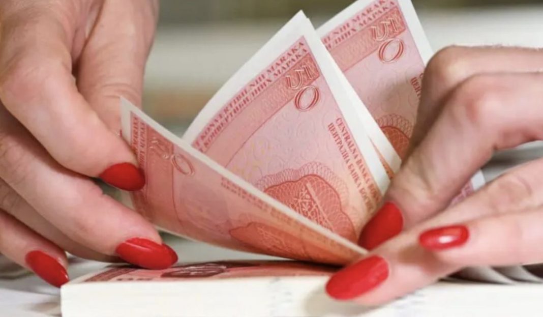 Porodiljama u FBiH greškom isplaćeno po 2.000 KM, ministarstvo traži da vrate novac - featured image