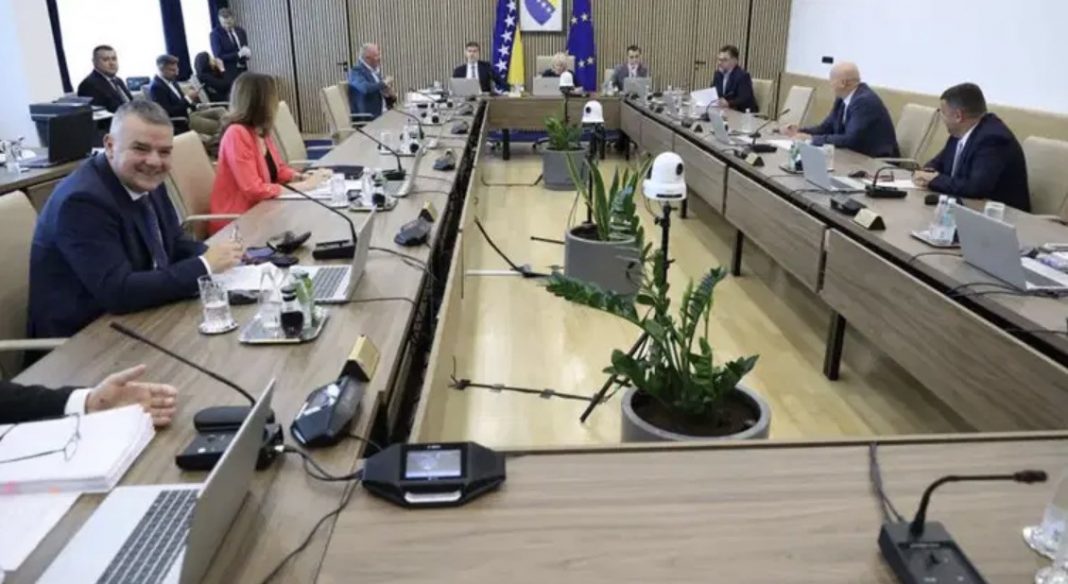 Bošnjaci će imati predsjedavajućeg, Hrvatima vanjski poslovi, a Srbima finansije? - featured image Bošnjaci će imati predsjedavajućeg, Hrvatima vanjski poslovi, a Srbima finansije? - featured image