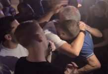 Najemotivniji trenutak oproštaja Edina Džeke: S ocem Midhatom u zagrljaju, suze uz Šabanovu pjesmu Najemotivniji trenutak oproštaja Edina Džeke: S ocem Midhatom u zagrljaju, suze uz Šabanovu pjesmu - featured image