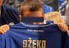 NAUČILI AJETUL-KURSIJJU, OTIŠLI NA DŽEKINU POSLJEDNJU UTAKMICU, A ONDA IM SE DESILO ČUDO: Dječaci Hamza i Zejd dobili posebnu uspomenu za cijeli život - featured image
