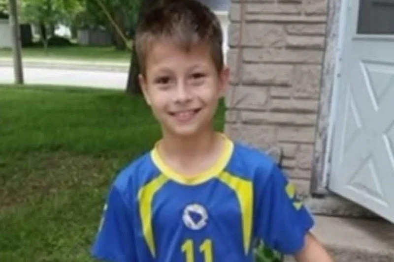 Nekad je sanjao da nosi broj 11, protiv Poljske mu je želja ispunjena: Prepoznajete li Zmaja sa fotografije? - featured image Nekad je sanjao da nosi broj 11, protiv Poljske mu je želja ispunjena: Prepoznajete li Zmaja sa fotografije? - featured image