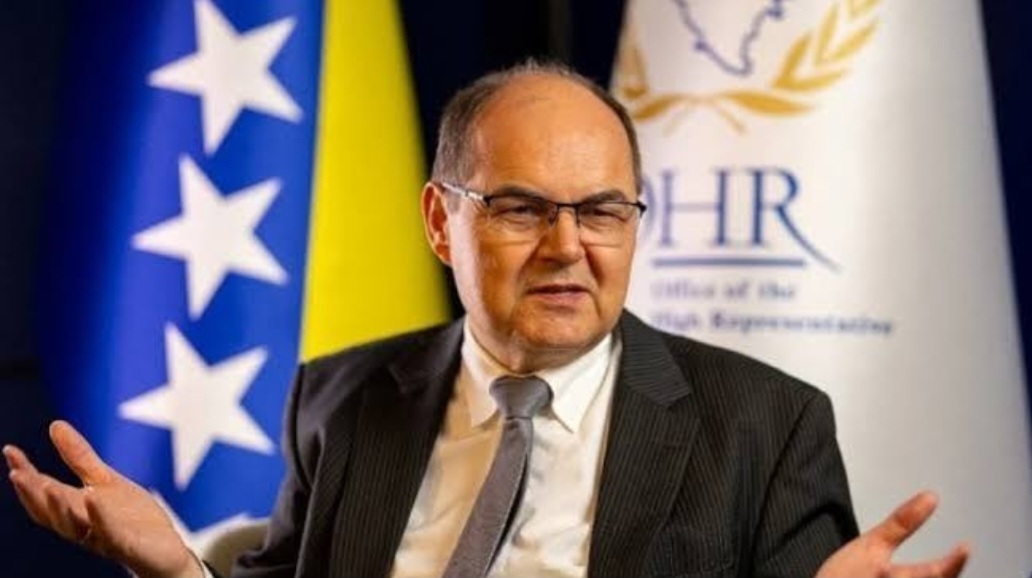 SCHMIDT DIGAO UZBUNU: „Sljedeće godine Dodik će pokušati podijeliti zemlju“ - featured image SCHMIDT DIGAO UZBUNU: „Sljedeće godine Dodik će pokušati podijeliti zemlju“ - featured image