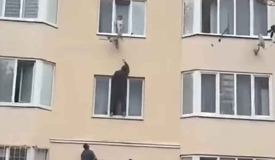 SNIMAK KOJI LEDI KRV: Spasioci u posljednjem trenutku stigli do djeteta - featured image