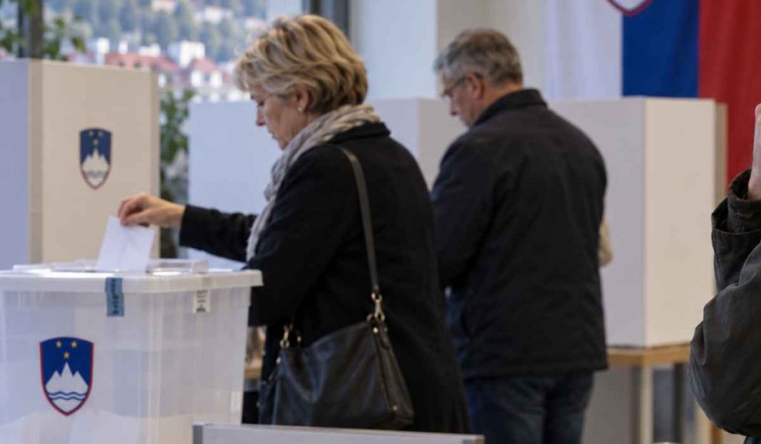SLOVENIJA USKRATILA PRAVO GLASA DRŽAVLJANIMA BiH: MOGU RADITI, PLAĆATI POREZ, ALI NE I ODLUČIVATI? - featured image SLOVENIJA USKRATILA PRAVO GLASA DRŽAVLJANIMA BiH: MOGU RADITI, PLAĆATI POREZ, ALI NE I ODLUČIVATI? - featured image