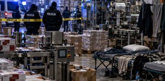 SLOVENIJA U ŠOKU: Otkrivena ilegalna fabrika, radnici navodno živjeli i spavali u hali! SLOVENIJA U ŠOKU: Otkrivena ilegalna fabrika, radnici navodno živjeli i spavali u hali! - featured image