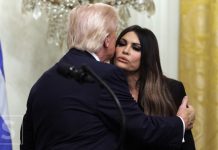 Skandali: Trumpova ambasadorica zatražila uplatu 100.000 dolara na karticu - featured image