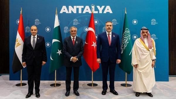 Turska okupila Egipat, Pakistan i Saudijsku Arabiju: Četiri države traže izlaz iz krize na Bliskom istoku - featured image Turska okupila Egipat, Pakistan i Saudijsku Arabiju: Četiri države traže izlaz iz krize na Bliskom istoku - featured image