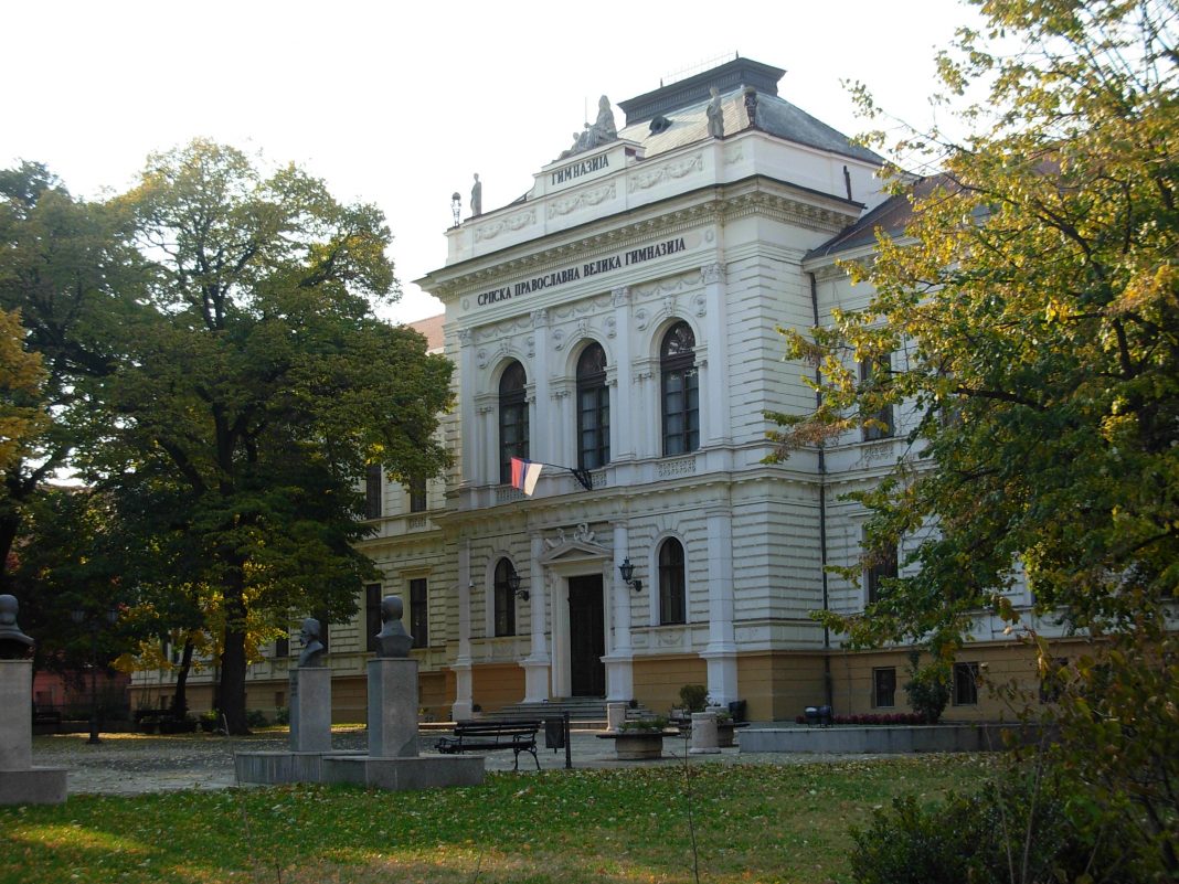 gimnazija-zgrada Gimnazija Jovan Jovanović Zmaj u Novom Sadu, arhiva 2011, nije snimak hapšenja.