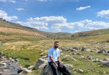 Zbog Salahove fotografije nastala prava pomama: Turisti čekaju u redovima zbog običnog kamena Zbog Salahove fotografije nastala prava pomama: Turisti čekaju u redovima zbog običnog kamena - featured image