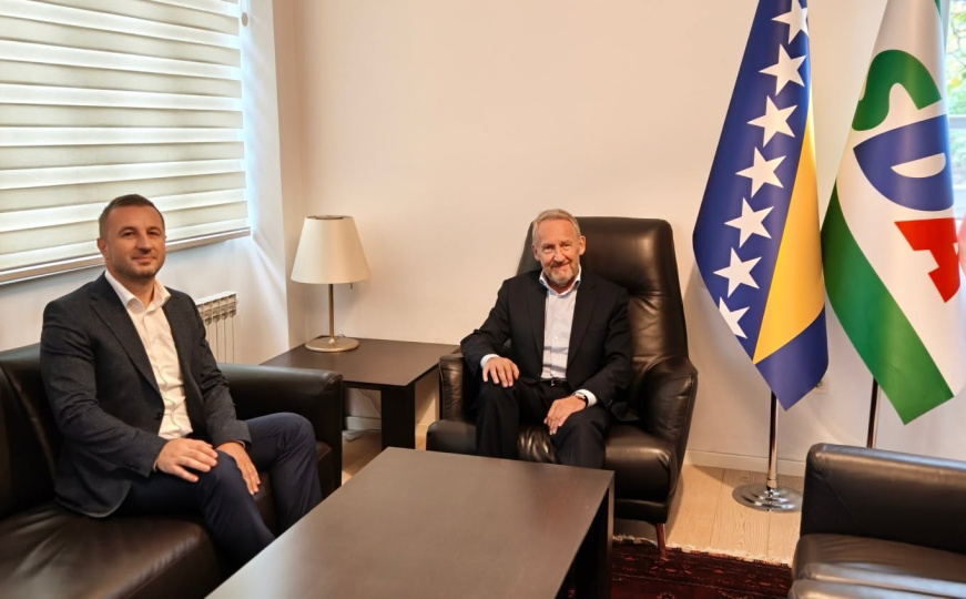Sastanak Izetbegovića i Efendića: Razgovarali o formiranju vlasti i popravljanju stanja u državi - featured image Sastanak Izetbegovića i Efendića: Razgovarali o formiranju vlasti i popravljanju stanja u državi - featured image