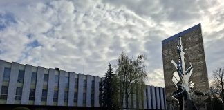 Dvostruke funkcije pod pritiskom: Slučaj iz Šekovića otvorio pitanje mandata direktora iz SNSD-a Zgrada Narodne skupštine Republike Srpske u Banjoj Luci, arhivska fotografija iz 2025.
