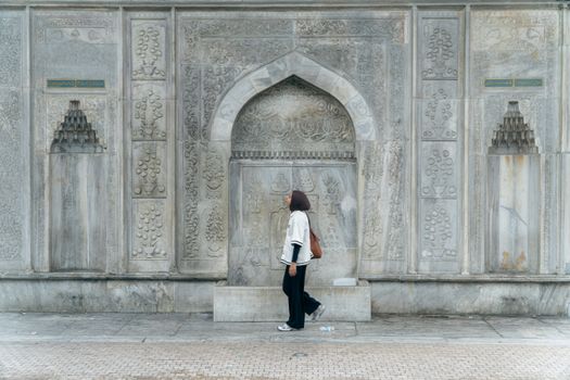 Islam ispred nauke: Zašto vodu nije zdravo piti stojeći? - featured image Islam ispred nauke: Zašto vodu nije zdravo piti stojeći? - featured image