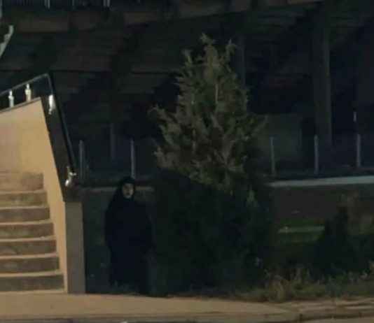 Uhapšene ‘groke’ iz Bugojna: Iza uznemirujućih pojava u crnom stajali maloljetnici Uhapšene 'groke' iz Bugojna: Iza uznemirujućih pojava u crnom stajali maloljetnici - featured image