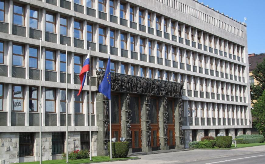 Slovenci danas izlaze na četiri referenduma: Jedno pitanje tiče se državljana BiH - featured image Slovenci danas izlaze na četiri referenduma: Jedno pitanje tiče se državljana BiH - featured image