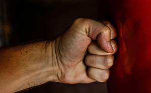Otac zatekao sina kako puši marihuanu pa ga ošamario: Kažnjen je novčanom kaznom zbog nasilja - content image Otac zatekao sina kako puši marihuanu pa ga ošamario: Kažnjen je novčanom kaznom zbog nasilja - content image