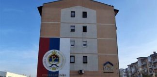 POLICIJA NA NOGAMA: U Istočnom Sarajevu na srpskoj zastavi osvanuo natpis… - featured image