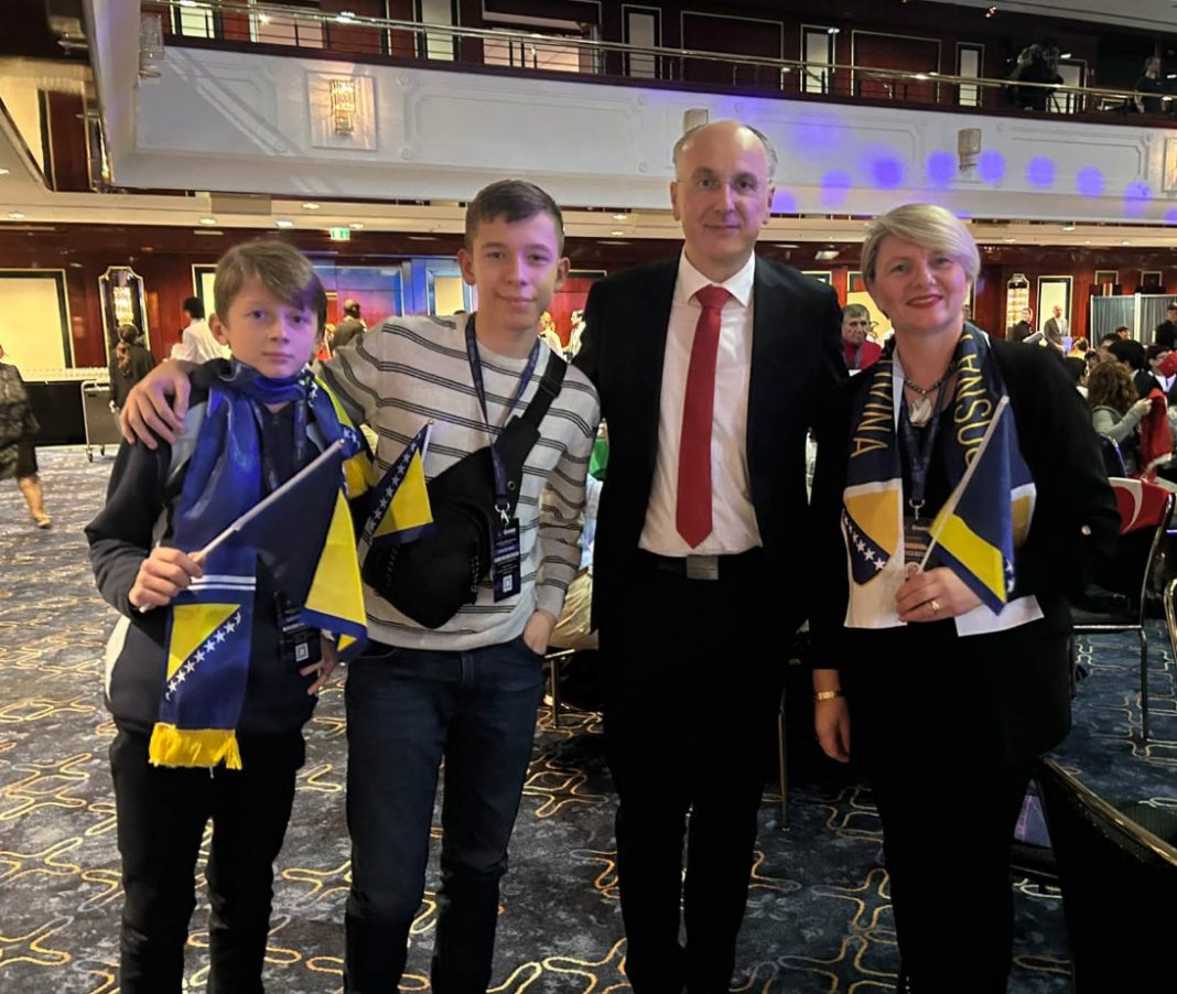 Svi učesnici iz BiH osvojili medalje na Einstein olimpijadi u Berlinu - featured image Svi učesnici iz BiH osvojili medalje na Einstein olimpijadi u Berlinu - featured image